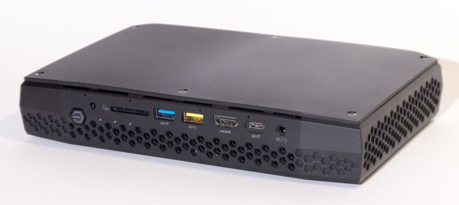 コンディション良好Intel Nuc 8 HADES CANYON